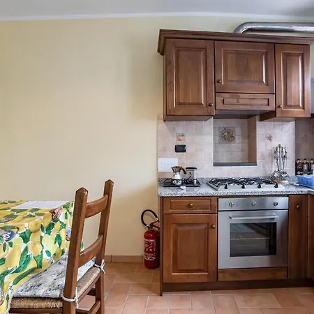 Bright Flat With Private Parking! * לוקה