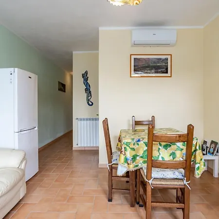 דירה Bright Flat With Private Parking! לוקה